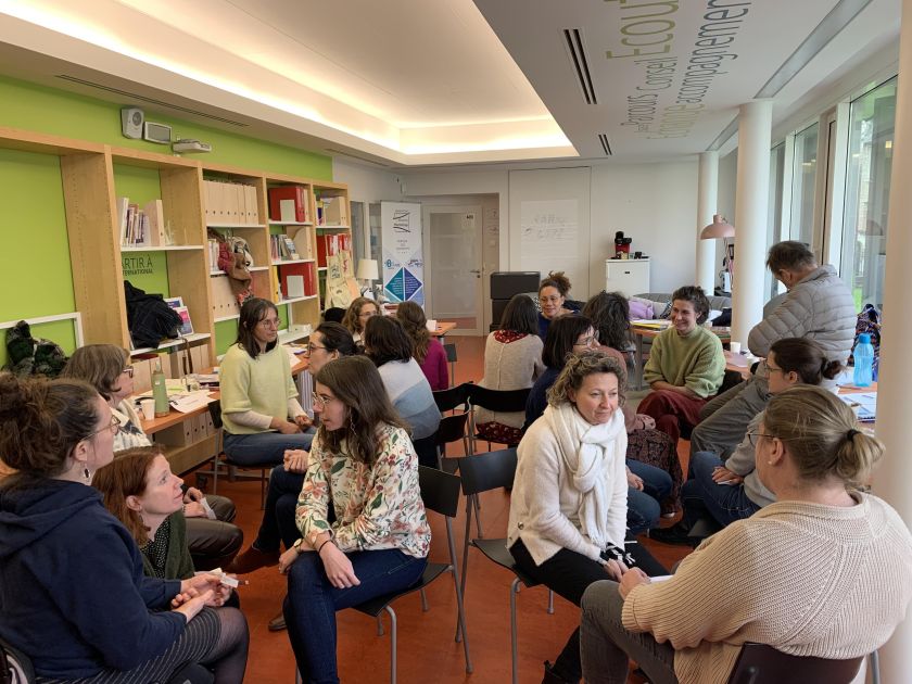 Echanges entre les sages-femmes lors de la formation Handigynéco